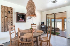 Dining - The Castle House: Hideaway w Cowboy Pool (Joshua Tree)