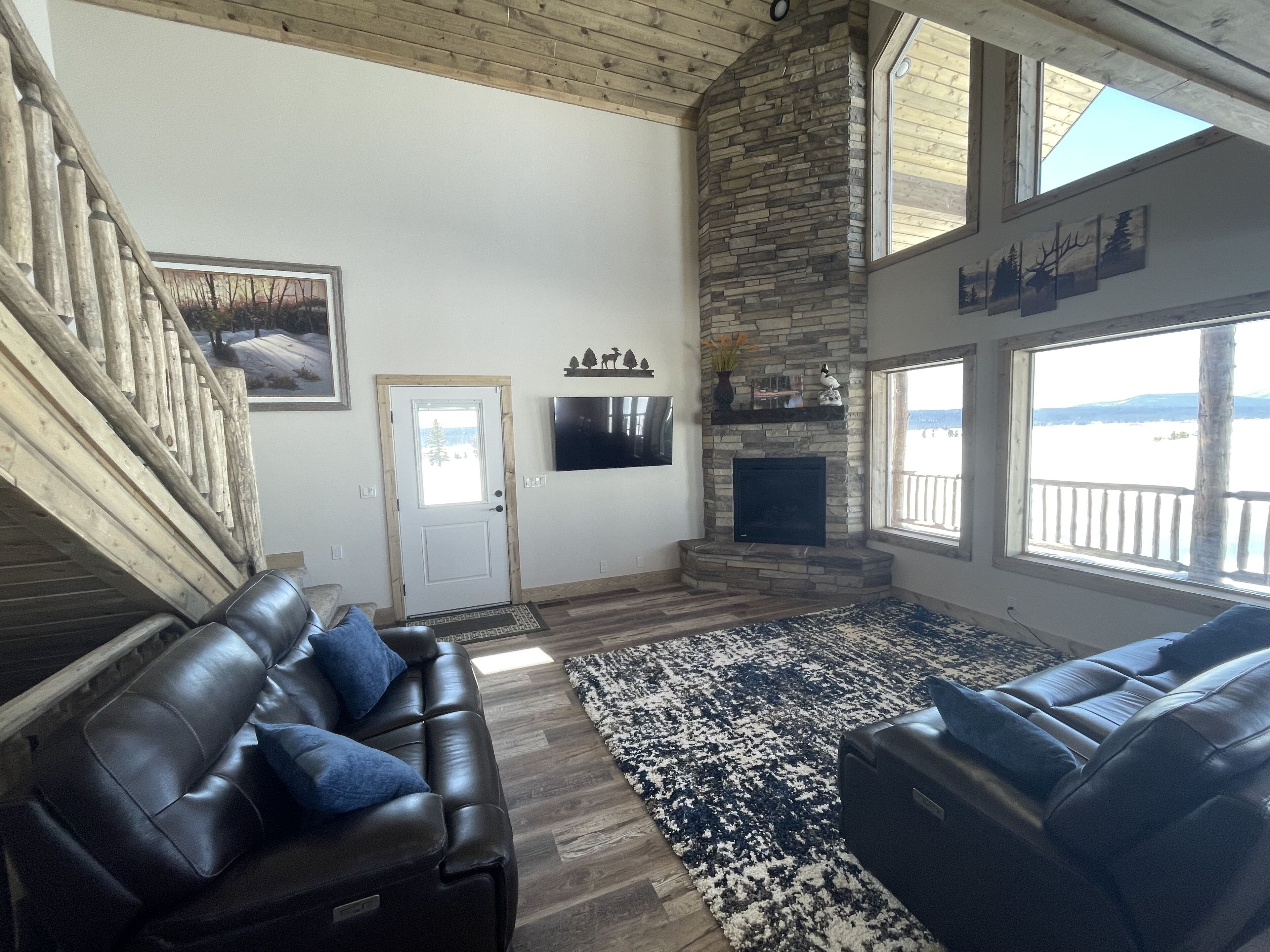 Cabin in Island Park with Endless Views and Close Lakeside Access. 