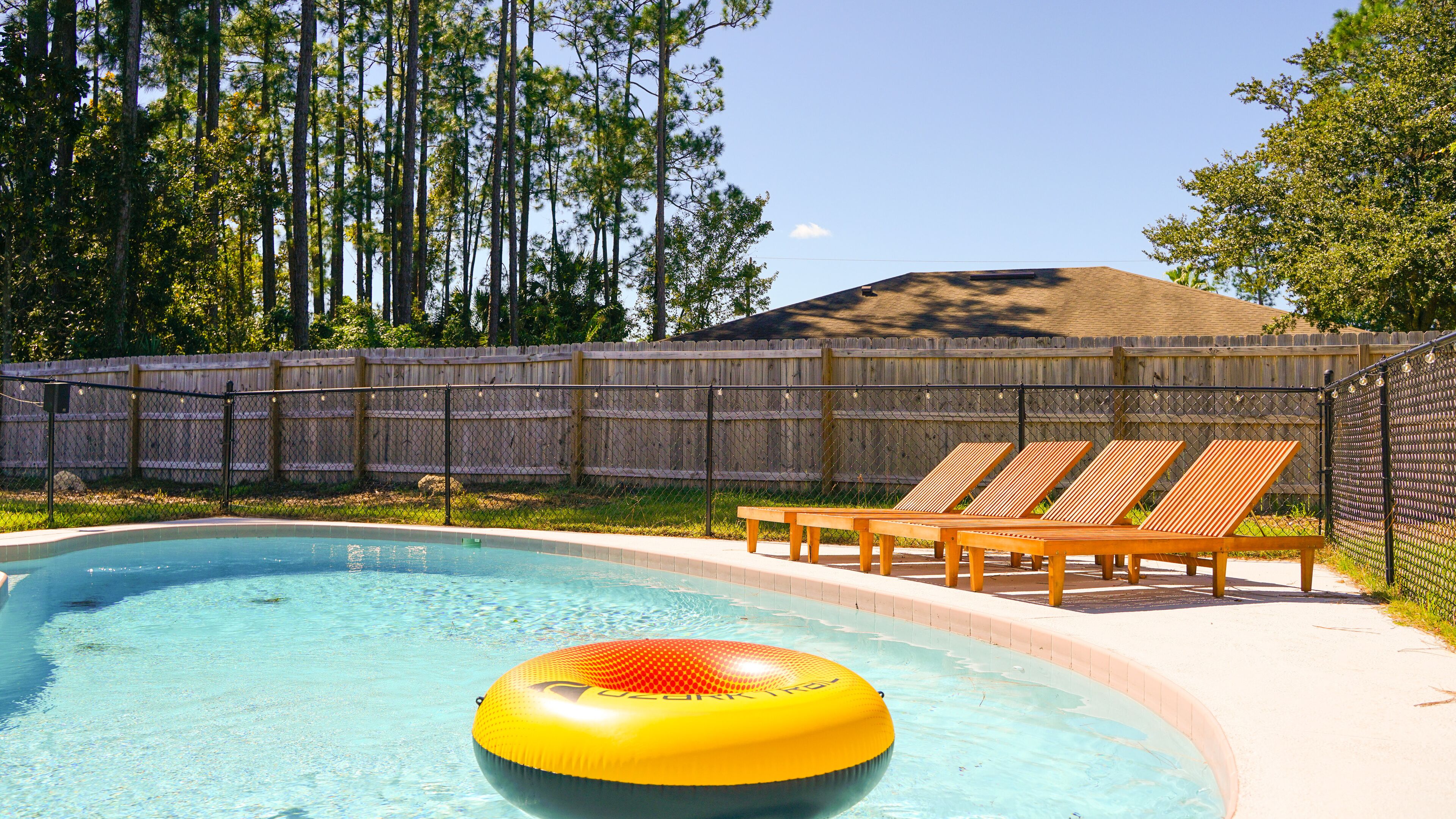 Inviting Heated Pool, Sleeps 11, Close Beach Proximity - HIGH TIDE!