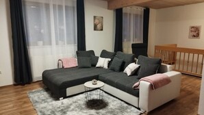 TV, peis og bøker