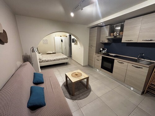 LI CUTI HOME<br>Studio apartment by the sea-a 5 min from the beach in S.G.L.CUTI