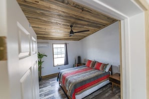 5 chambres, bureau, Wi-Fi, draps fournis
