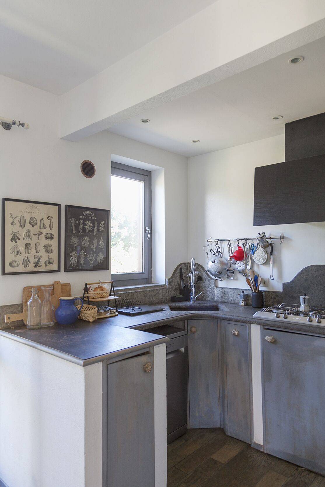 Wonderful villa with swimming pool near the sea.