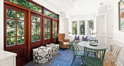 Carriage House Next to Heated Pool. With Full Kitchen, Laundry, and 2 Full Baths