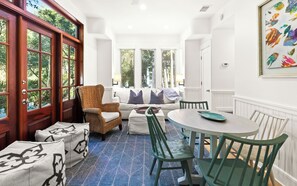 Flat-screen TV, stereo