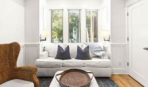 Flat-screen TV, stereo