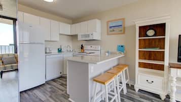 Condo, 1 Bedroom | Private kitchen | Fridge, oven, coffee/tea maker, toaster