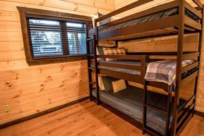 5 bedrooms, iron/ironing board, WiFi