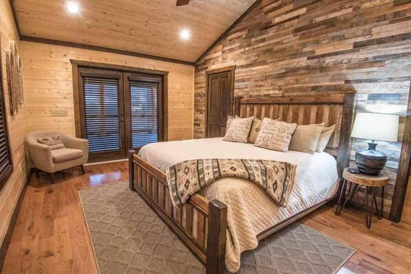 5 bedrooms, iron/ironing board, WiFi