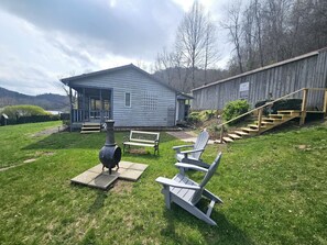 Terrace/patio - Private Riverfront Cabin (Galax)