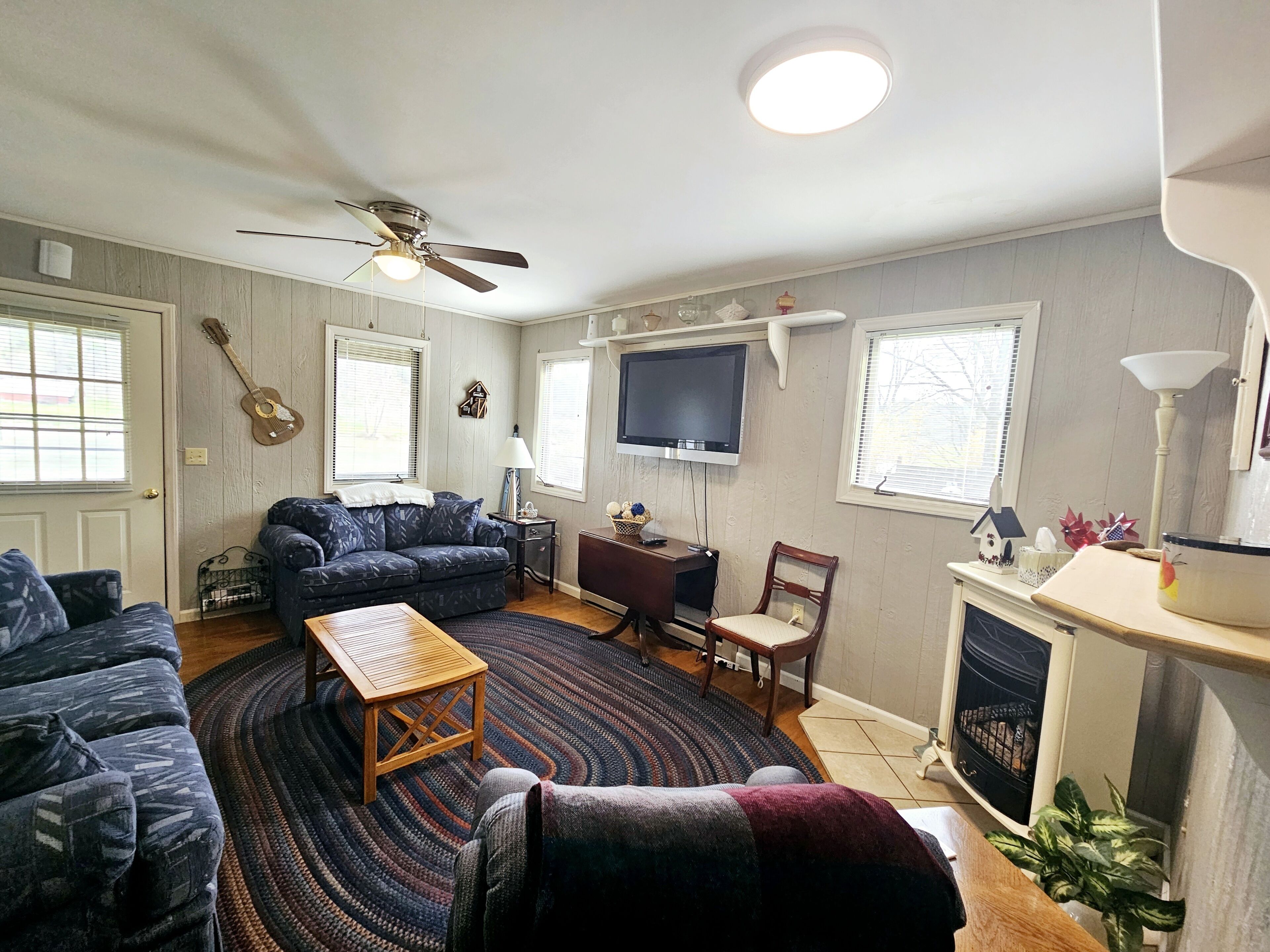 Private Riverfront Cabin