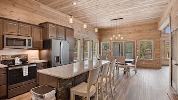 Cabaña, 4 habitaciones | Cocina privada | Refrigerador, horno, cafetera y tetera y tostadora