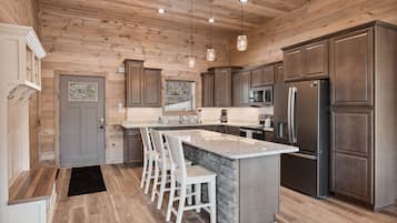 Cabaña, 4 habitaciones | Cocina privada | Refrigerador, horno, cafetera y tetera y tostadora