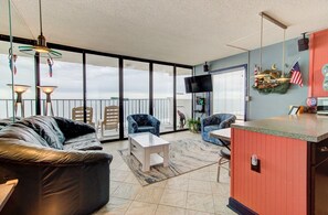 Condo, 2 Bedrooms | Interior