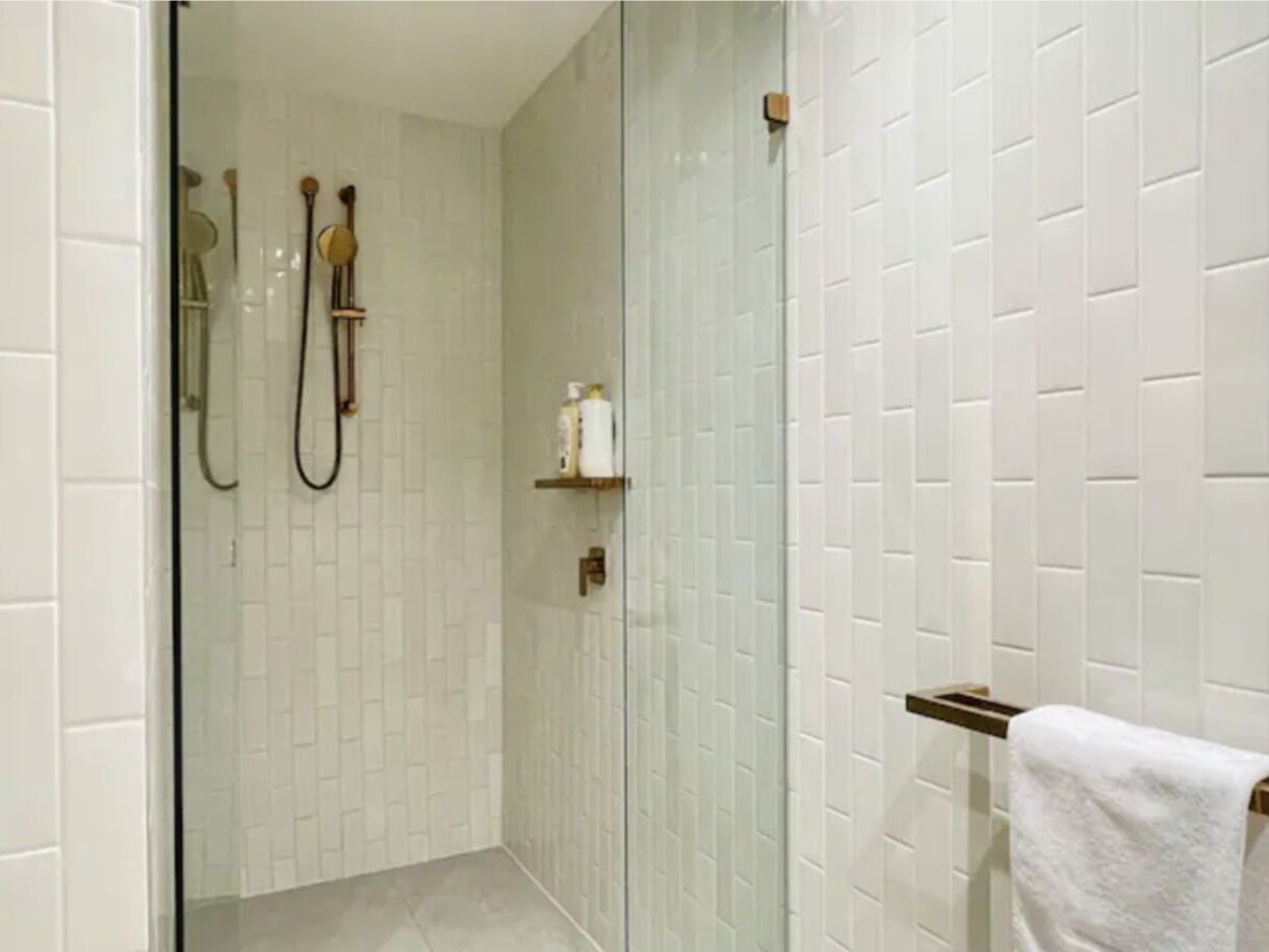 Contemporary 2BR apt in central Melb-Collins House