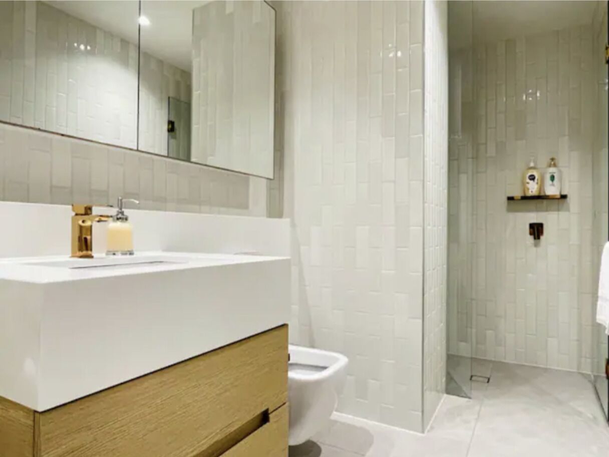 Contemporary 2BR apt in central Melb-Collins House