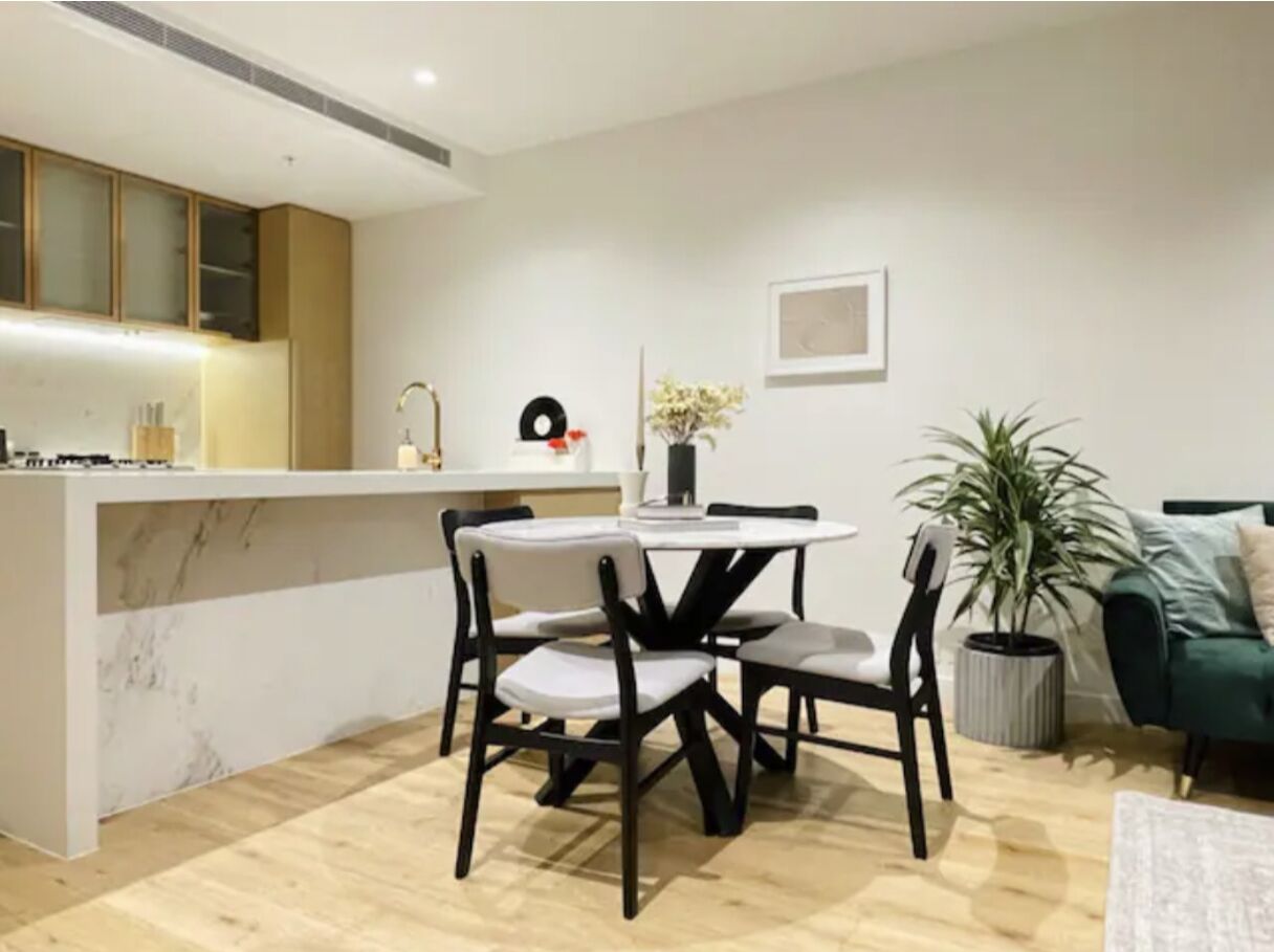 Contemporary 2BR apt in central Melb-Collins House