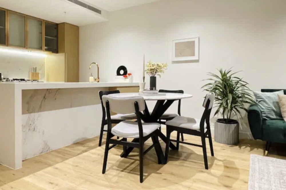 Contemporary 2BR apt in central Melb-Collins House