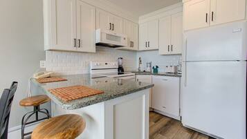 Kondominium, 1 kamar tidur | Dapur pribadi | Lemari es, oven, dan mesin pembuat kopi/teh