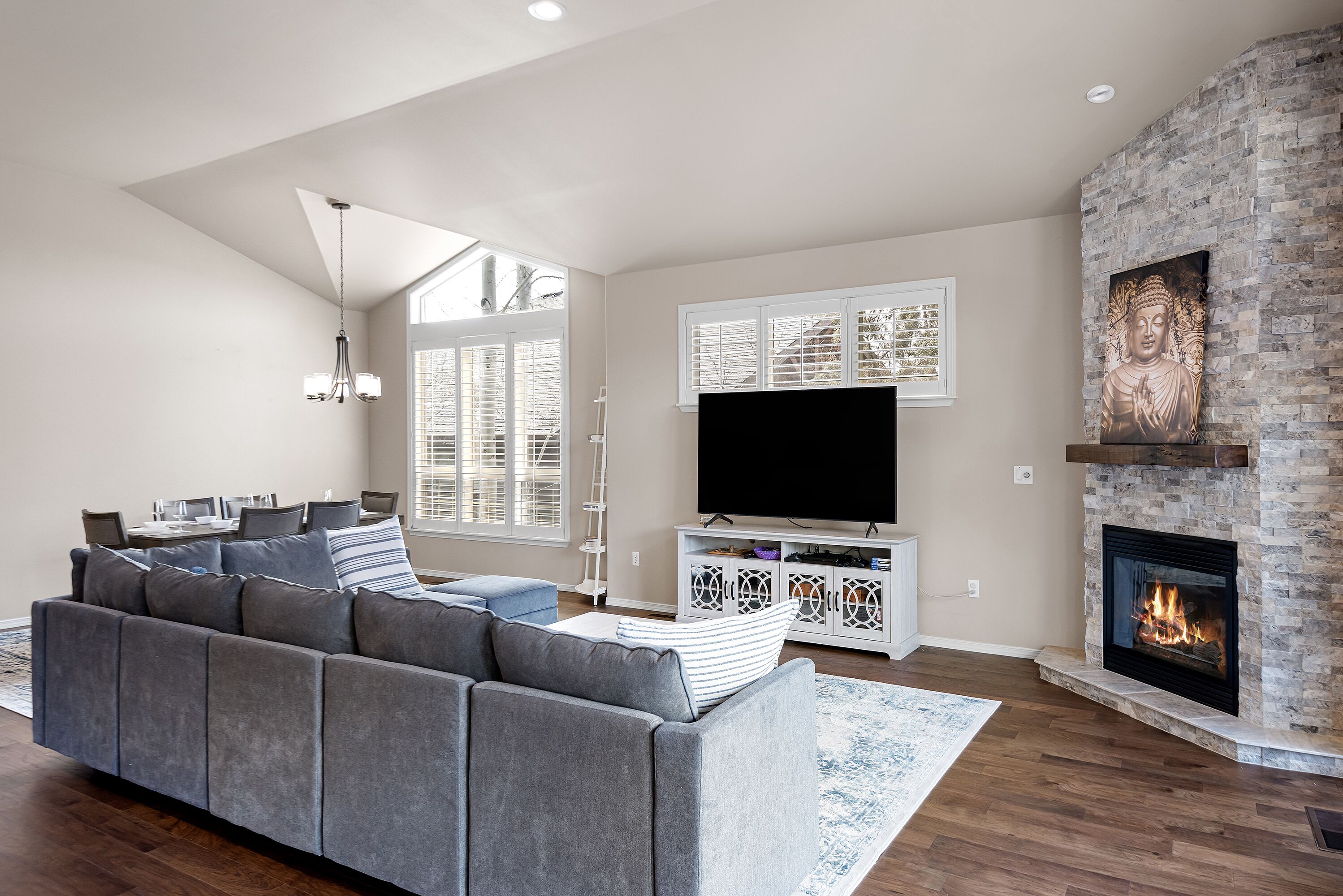 Gorgeous, Newly Remodeled, Pet Friendly Eagle Crest Home