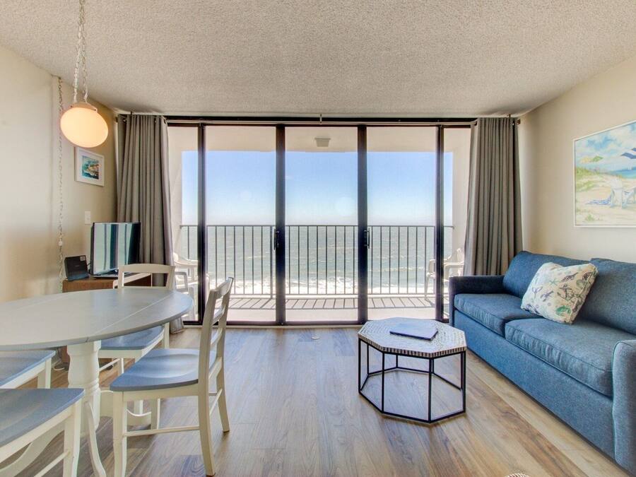 Condo, 1 Bedroom | Living area