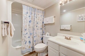 Condo, 1 habitación | Baño | Toallas y shampoo 