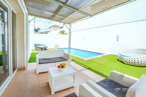 حمّام سباحة مُدفَّأ