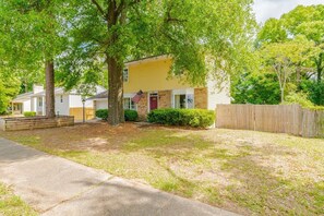 Exterior - Mins to Dining & University (Mobile)