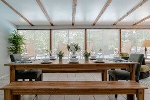 A dining area with a wooden table set for four, surrounded by chairs. - Mins to Dining & University (Mobile)