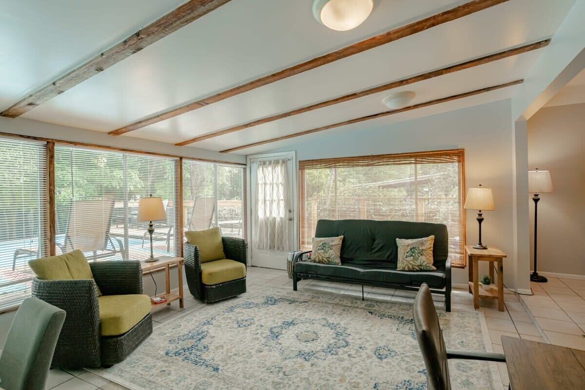 Televisión y oficina 