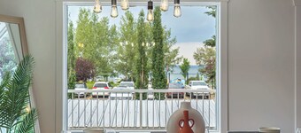 The Ohana Lakeside Retreat | 4 Bedrooms & Tiki Bar