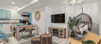 The Ohana Lakeside Retreat  4 Bedrooms & Tiki Bar