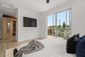 4 bedrooms, desk, iron/ironing board, travel cot