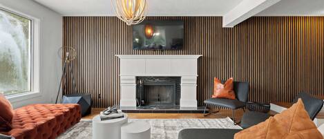 Fernseher, Videospiele, TischfuĂball, Arbeitsbereiche