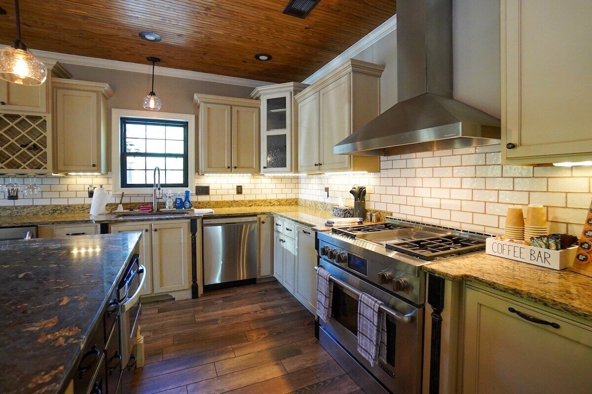 Beautiful House with Pool by Snowden Grove