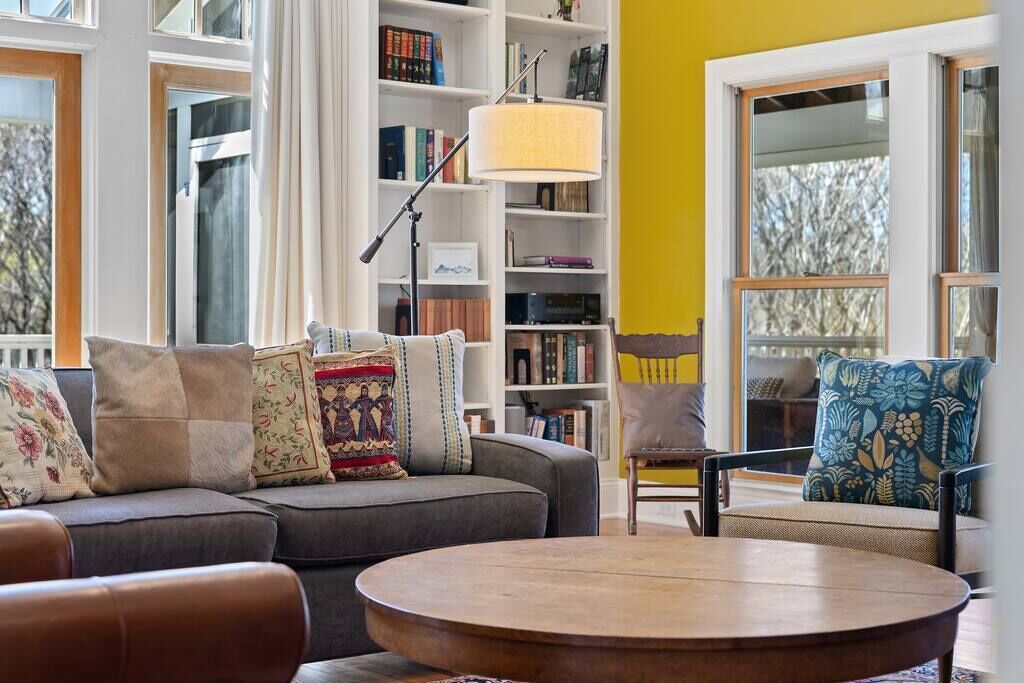 Relaxing Hideaway - Spacious Home