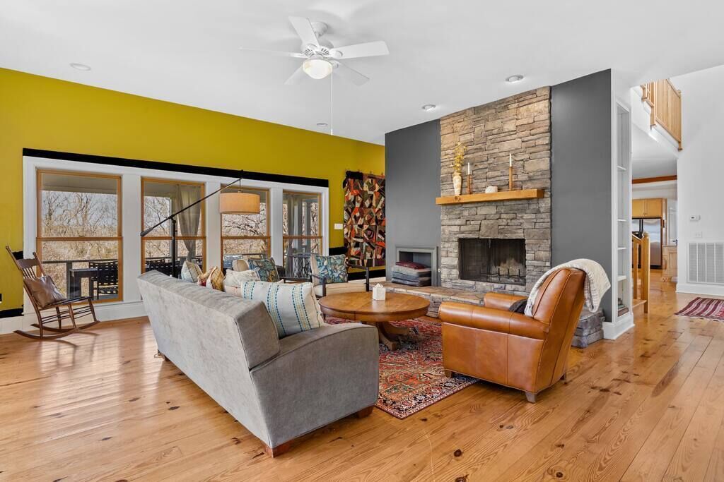 Relaxing Hideaway - Spacious Home