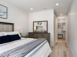 4 bedrooms, desk, iron/ironing board, travel crib - Lula Inez Game Paradise: Desert Color Lagoon + Beaches (St George)