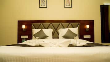Deluxe Double Room | Hypo-allergenic bedding, iron/ironing board, rollaway beds, free WiFi