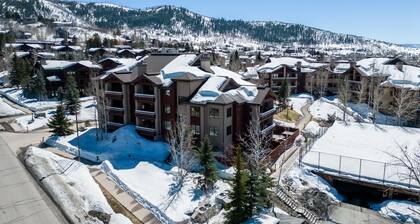 Champagne Lodge | Cozy Mountain Condo at Trappeur’s Crossing