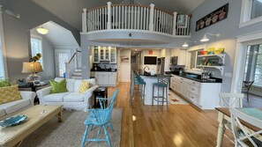 Smart TV, chimenea y monitor de computadora 