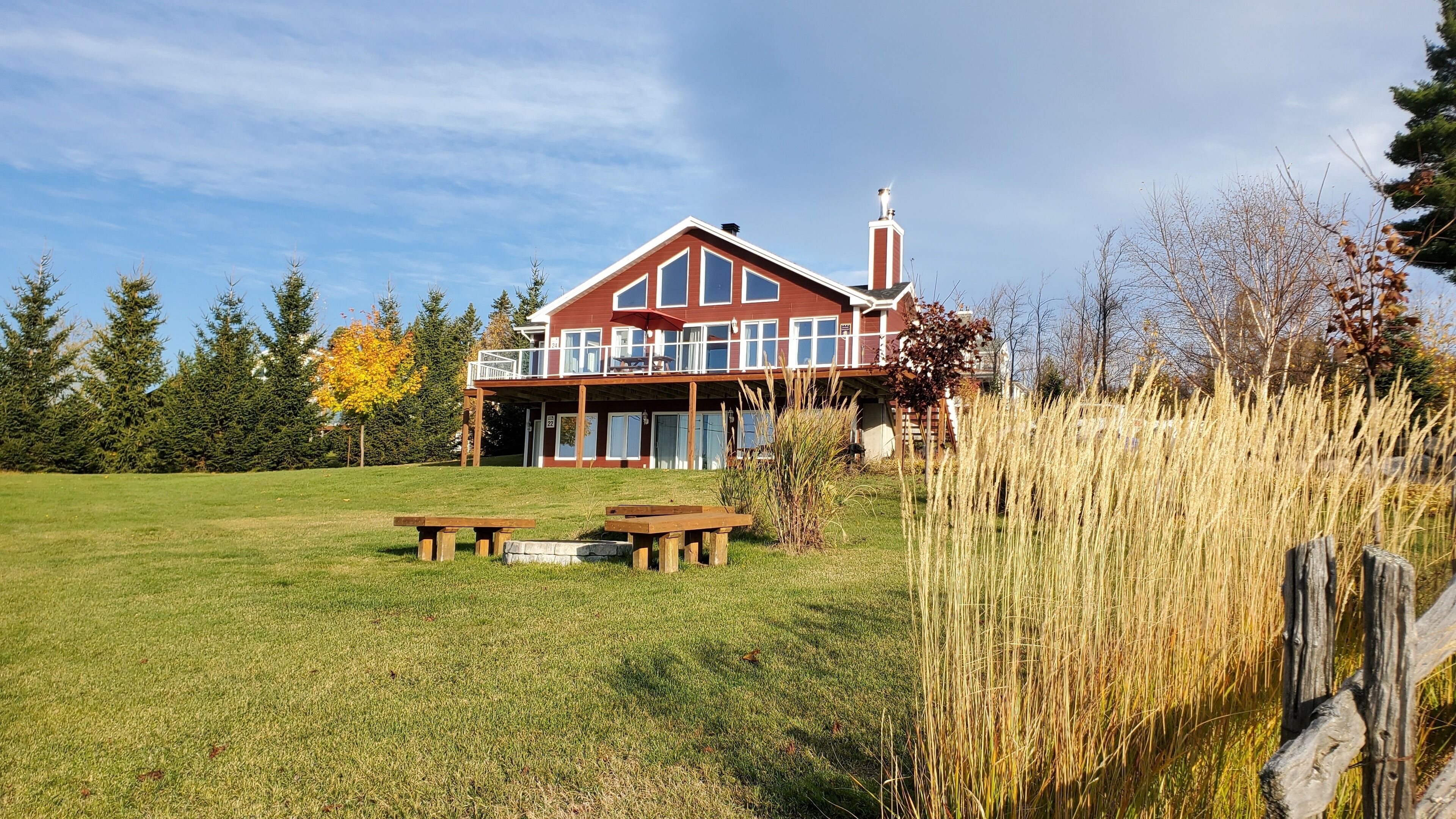 Very close to the Massif de Charlevoix! - Les Chalets Sympathiques (upper unit)