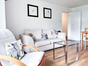 Smart TV - Lovely 2 bedroom apartment great transport links to Central London! (London)