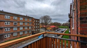 Comfort Room | Terrace/patio - Double Room with Shared bathroom  (London)