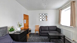 Comfort Room - Double Room with Shared bathroom  (London)