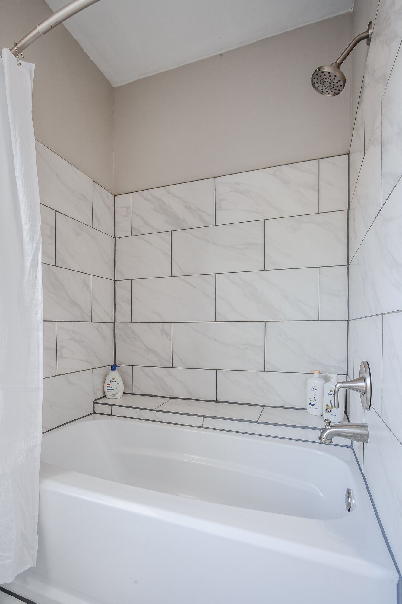 Outdoor Oasis-New 4 BR w/PuttPutt, Hottub, Firepit