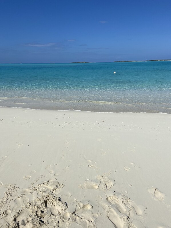 Chaises longues, serviettes de plage