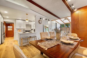 Dining - Spacious Mid Century Modern Sunroom Rambler with Portable AC (Shoreline)