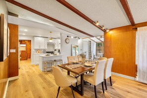 Dining - Spacious Mid Century Modern Sunroom Rambler with Portable AC (Shoreline)