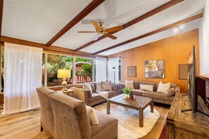 TV, offices - Spacious Mid Century Modern Sunroom Rambler with Portable AC (Shoreline)